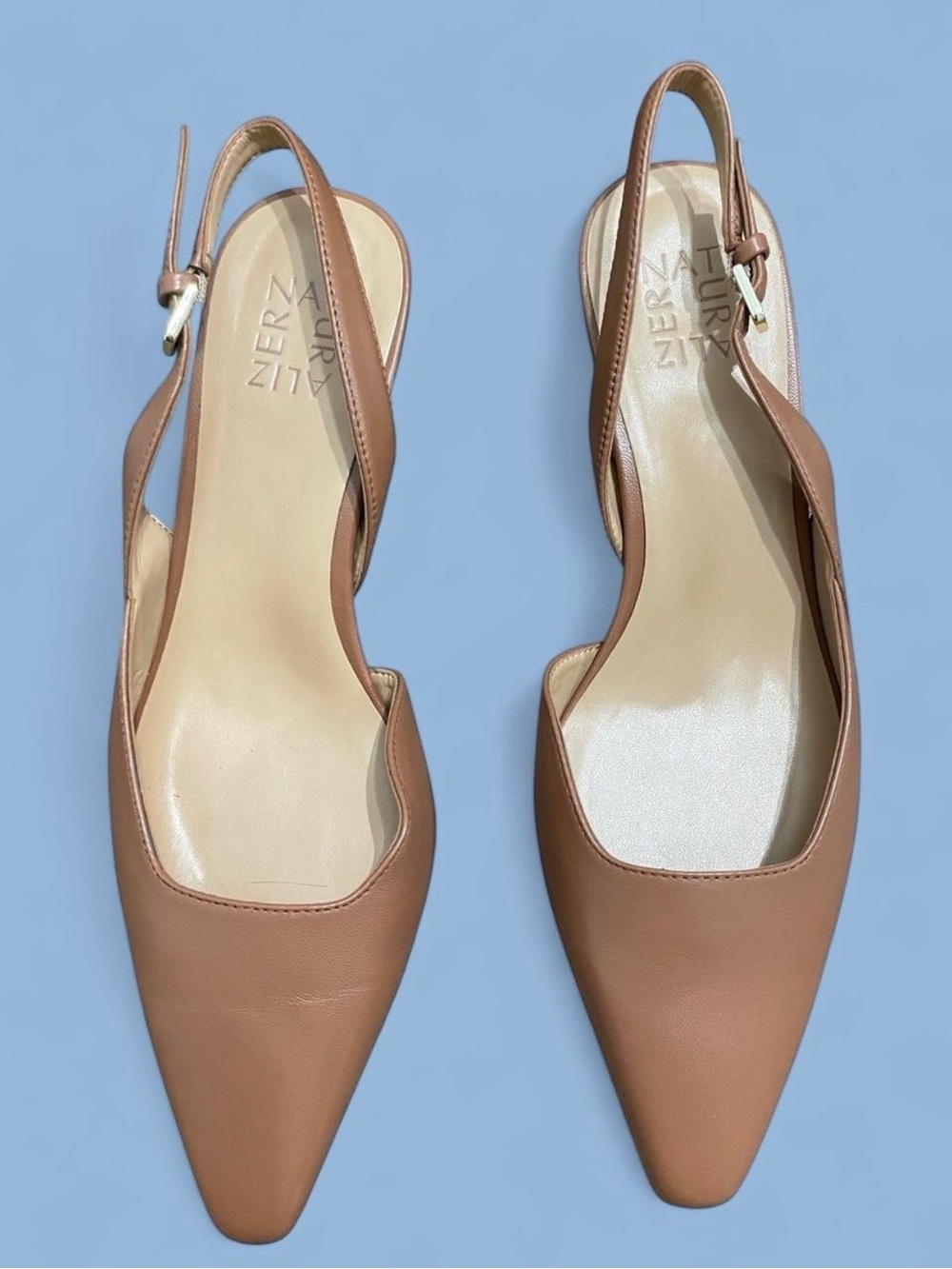 Naturalizer Tan/Nude Pointed Leather Slingback heels.